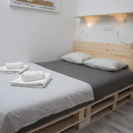 Cozy Studio Overlooking Downtown Makarska