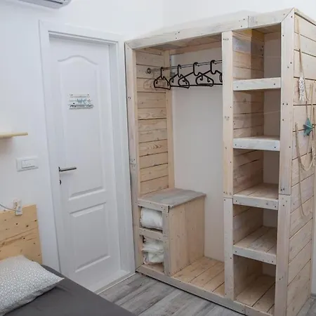 Cozy Studio Overlooking Downtown Apartment Makarska
