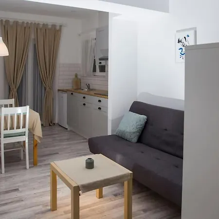 Cozy Studio Overlooking Downtown Makarska
